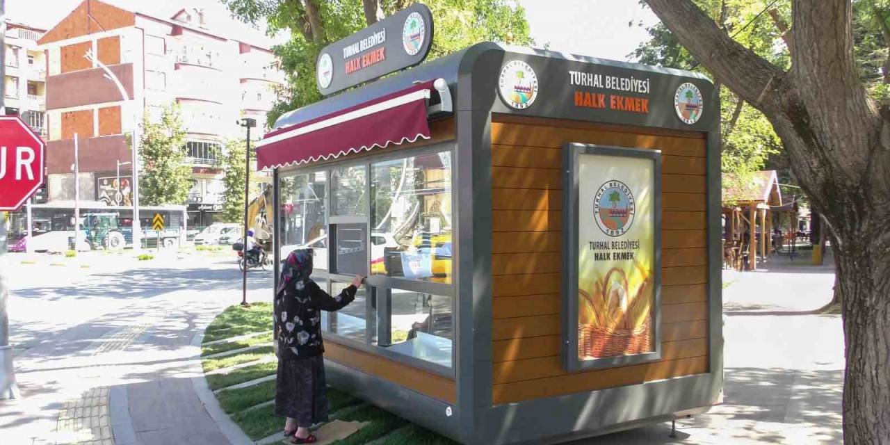 Turhal Da Halk Ekmek Büfeleri Hizmet Vermeye Devam Ediyor