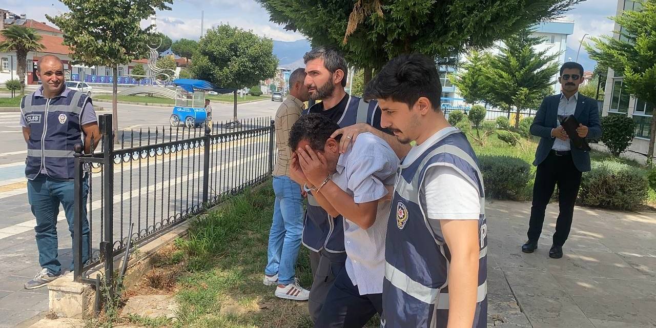 Cinayet Zanlısı: "Küfür Etti, Önce Şişeyle Sonra Taşla Kafasına Vurdum" Dedi