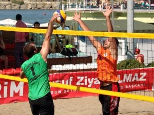 Büyükşehir’den Voleybol Şenliği