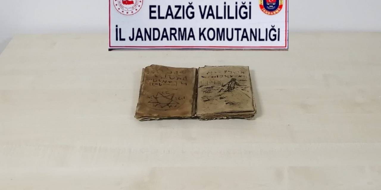 Jandarma Alıcı Kılığına Girdi, Elazığ’da Roma Döneminden Kalma Kitap Ele Geçirildi