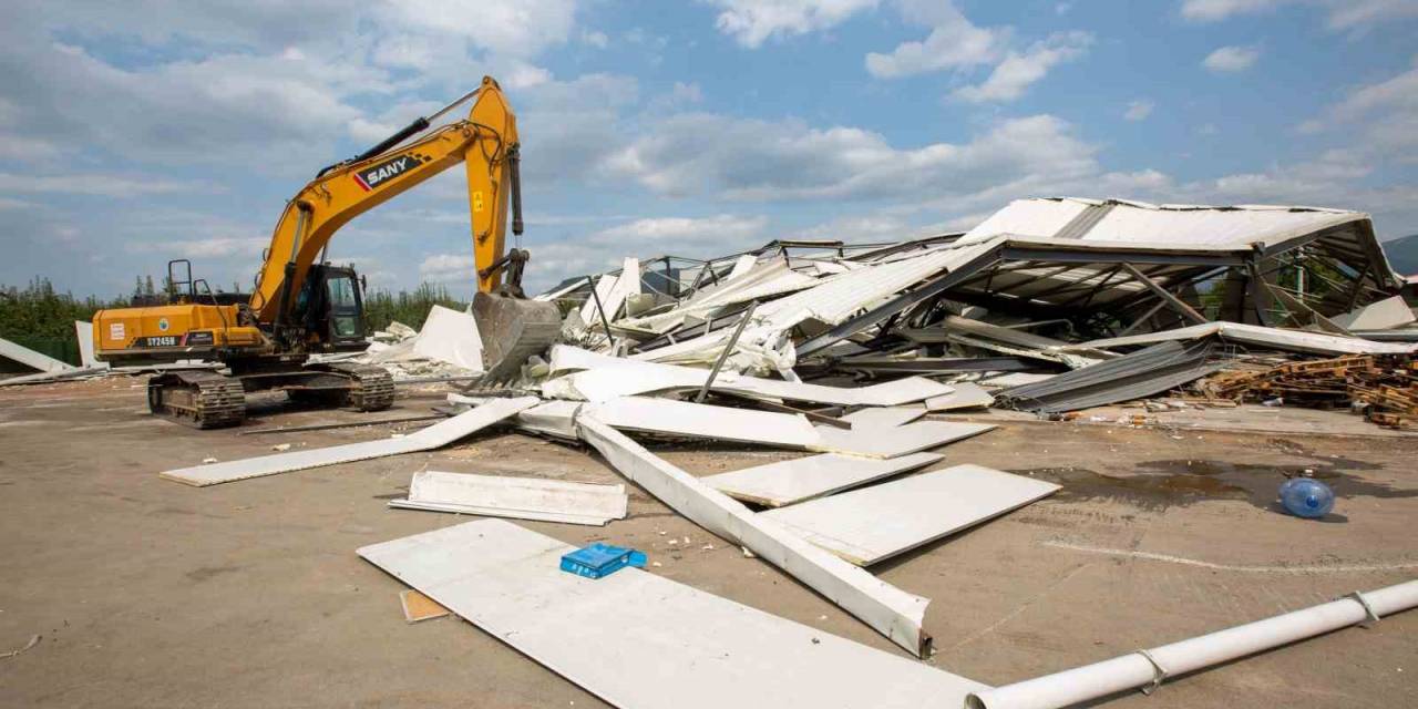 Bursa’da Tarım Arazilerindeki Kaçak Yapılar Yıkılıyor