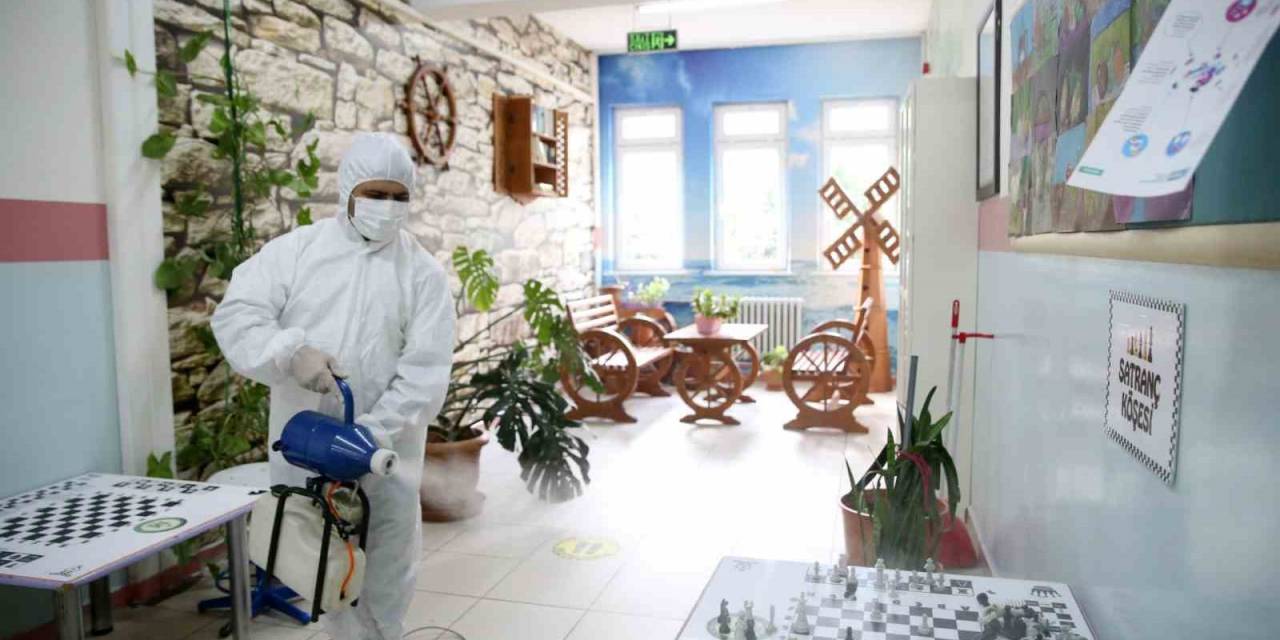Bayrampaşa’da Okullar Dezenfekte Ediliyor