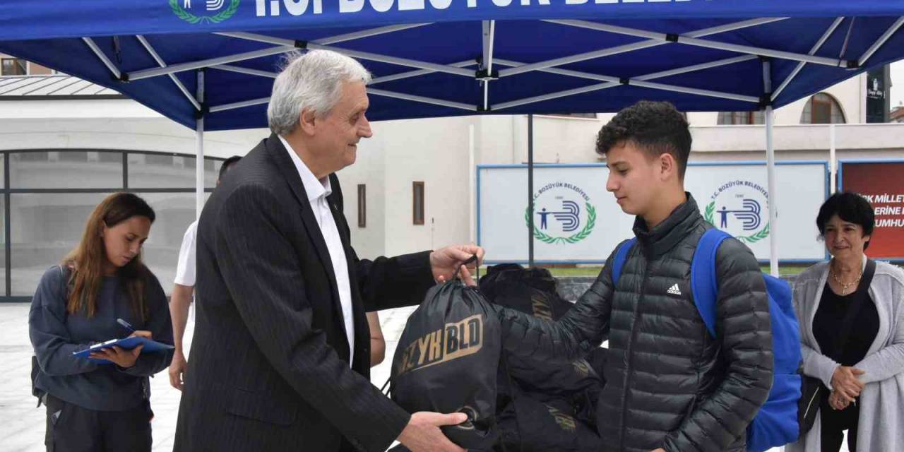 Başkan Bakkalcıoğlu Öğrencileri Kampa Uğurladı