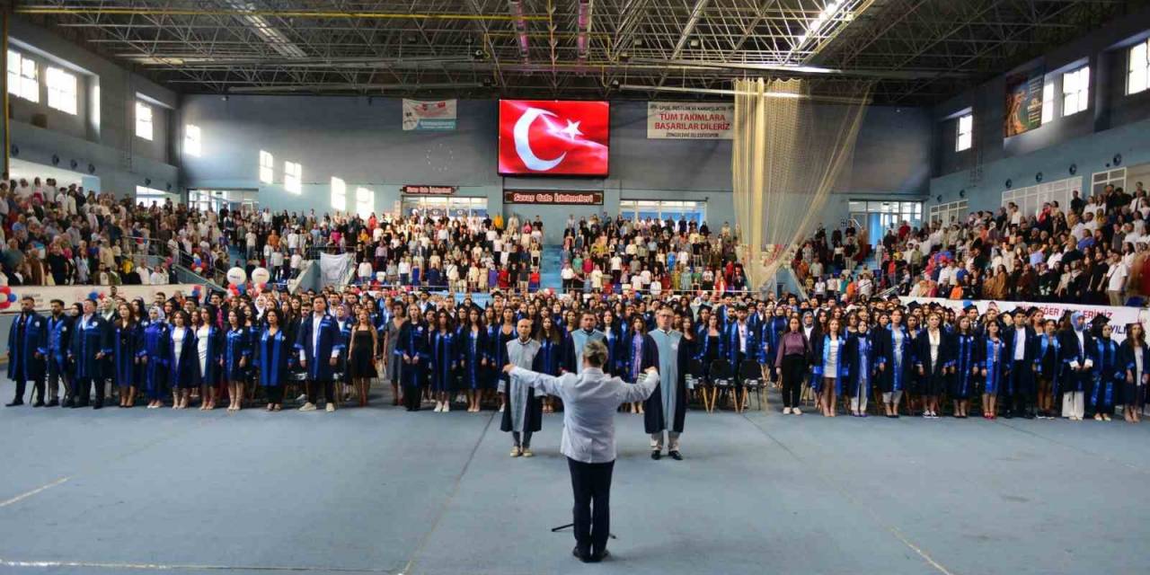 Zbeü Mezunlarını Uğurladı