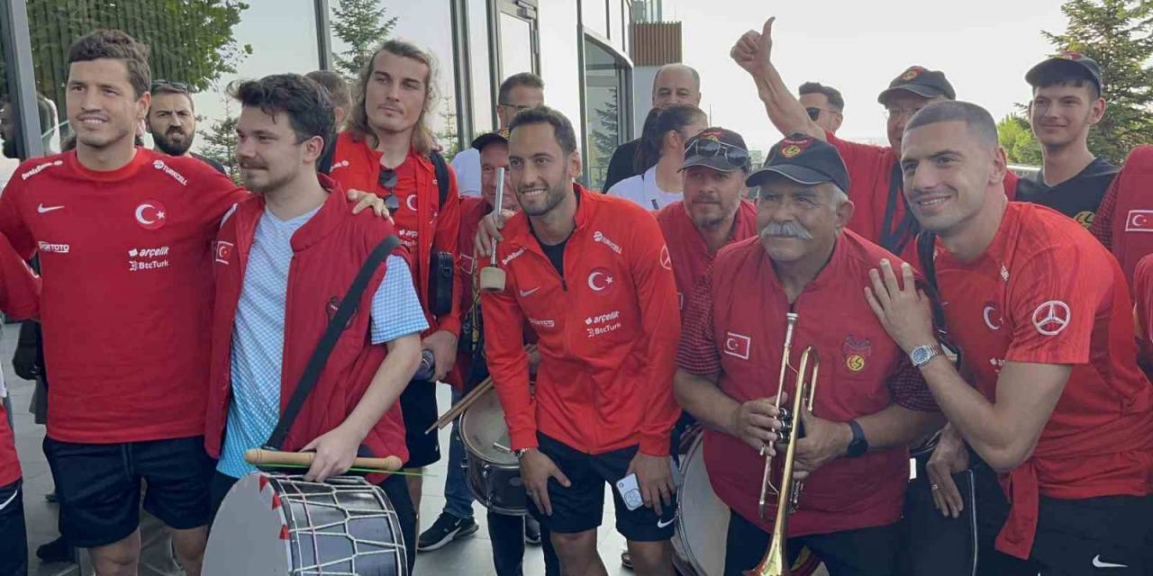 A Milli Takım, Eskişehir’de Bando Eses İle Karşılandı