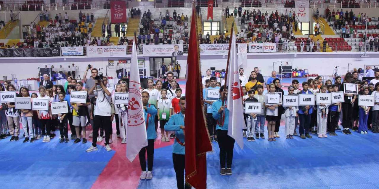 Minikler Türkiye Tekvando Şampiyonası’nın Açılış Seremonisi Yapıldı