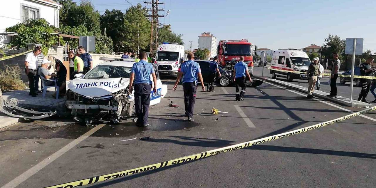 Karaman’da Polis Aracı İle Yabancı Plakalı Otomobil Çarpıştı: 2’si Polis 3 Yaralı