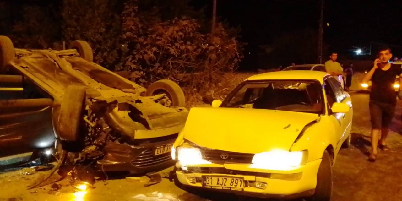 Hatay’da 2 Aracın Çarpıştığı Kazada 4 Kişi Yaralandı