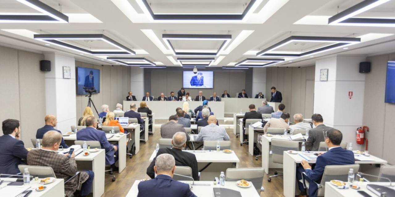 Erkılınç: “Bu Örnektekilere Gazeteci Veya Basın Diyebilir Miyiz?”