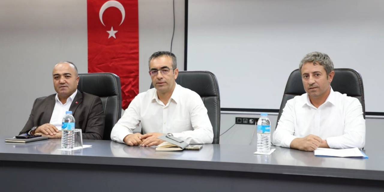 Ağrı Gençlik Ve Spor İl Müdürlüğü, Yeni Sezon Öncesi Antrenörleri İle Toplantı Yaptı