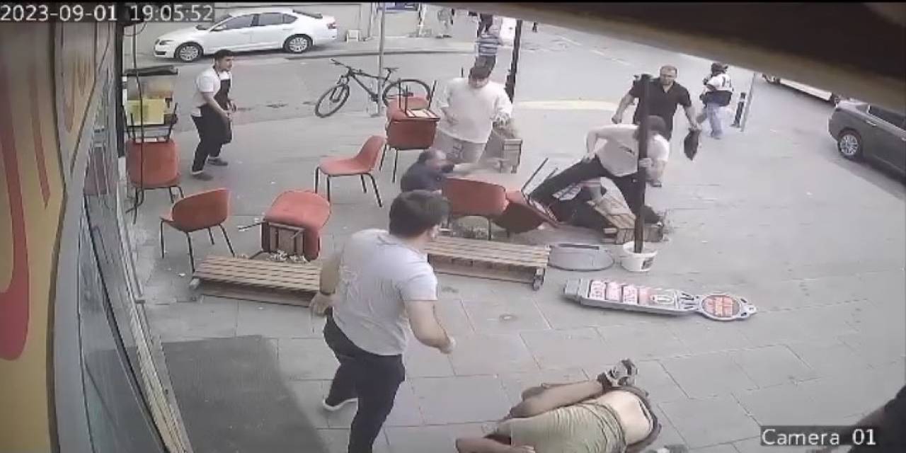 Sultanbeyli’nde 2 Grup Arasındaki Tabureli Kavga Kamerada