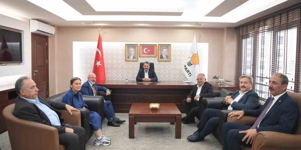 Büyükkılıç’tan Başkanlarla, Ak Parti İl Başkanı Ve Yönetimine ‘Hayırlı Olsun’ Ziyareti