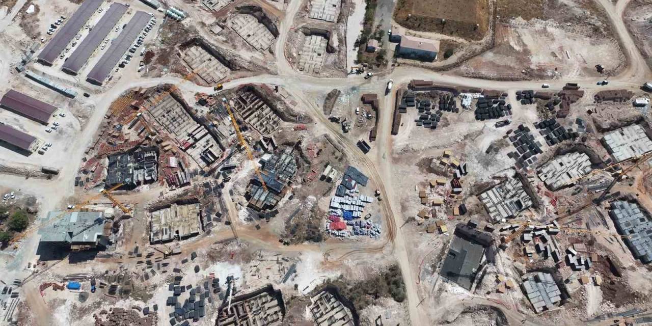 Dağ Taş Şantiyeye Döndü