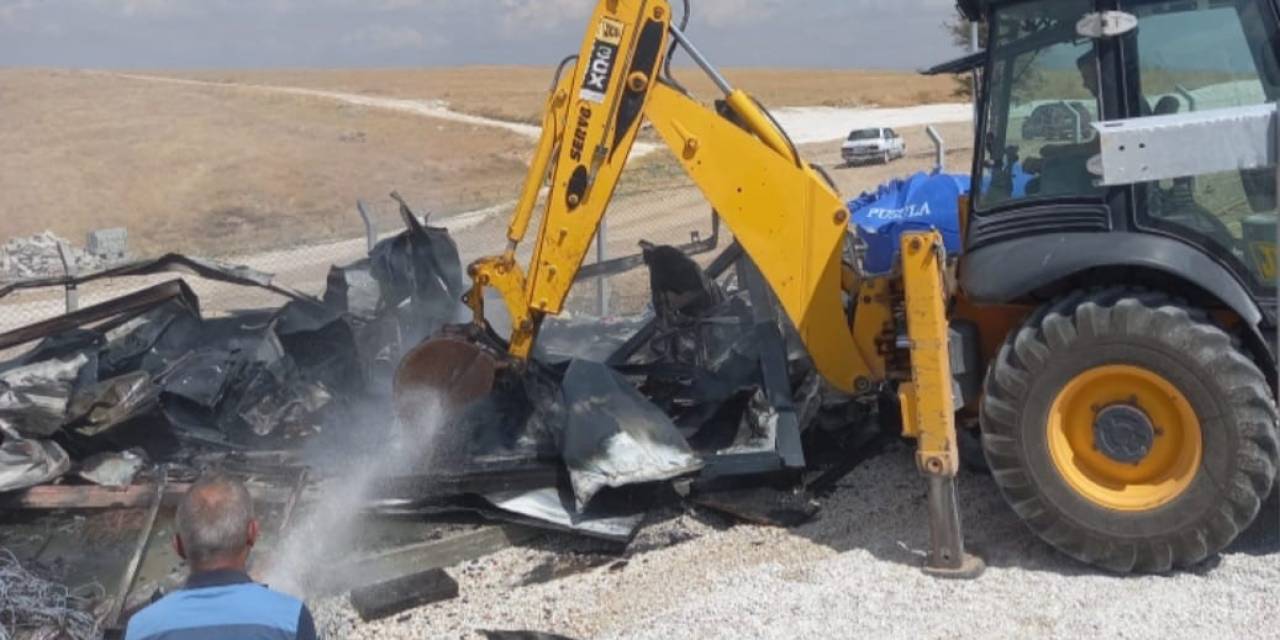 Güneş Enerji Santralindeki Konteynerde Çıkan Yangını İtfaiye Söndürdü