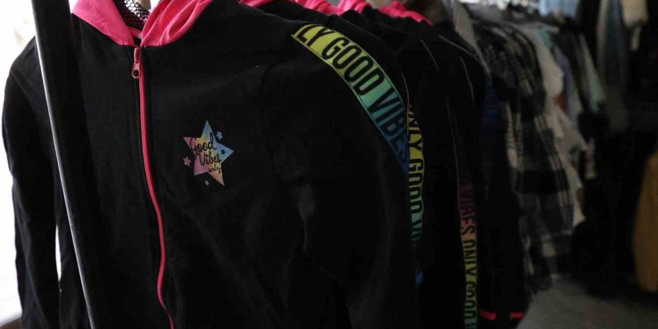 Kars’ta İhtiyaç Sahibi Vatandaşlara Giyecek Yardımı