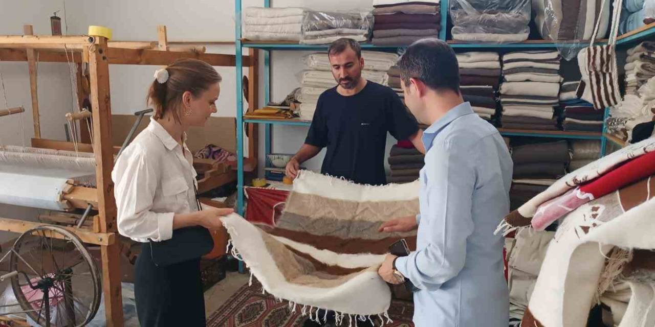 Alman Moda Tasarımcısı Siirt’in Tiftik Battaniyesini İnceledi