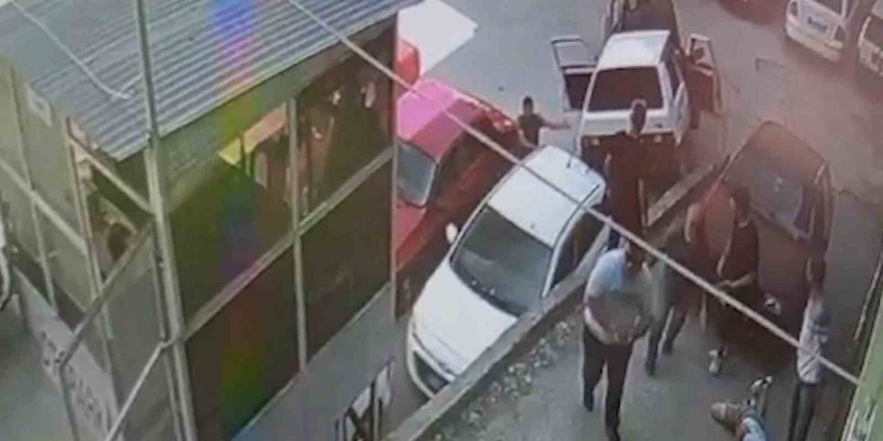 Akıllara Durgunluk Veren Kaza Kamerada: Yayaya Çarpıp Araçların Üzerine Düştü