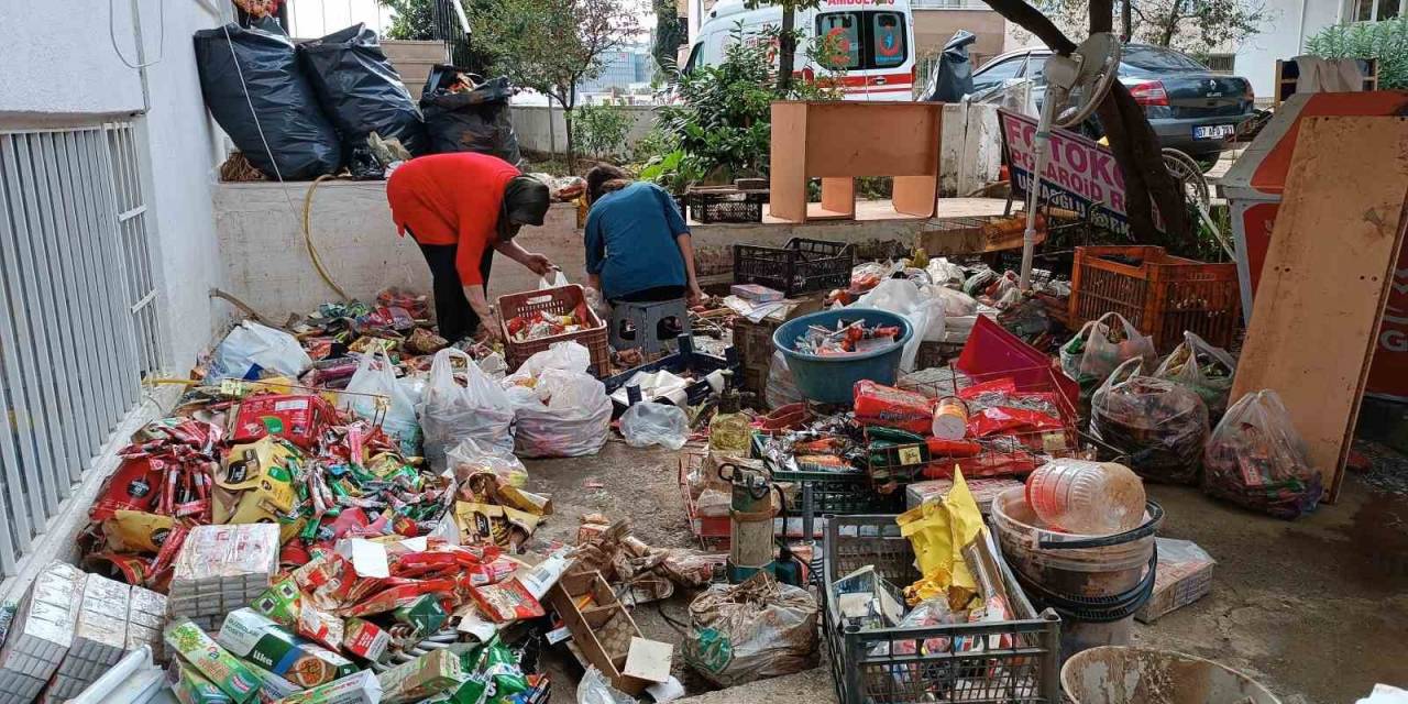 Sel Ekmek Teknelerini Yutunca Düğünü Ertelemek Zorunda Kaldılar