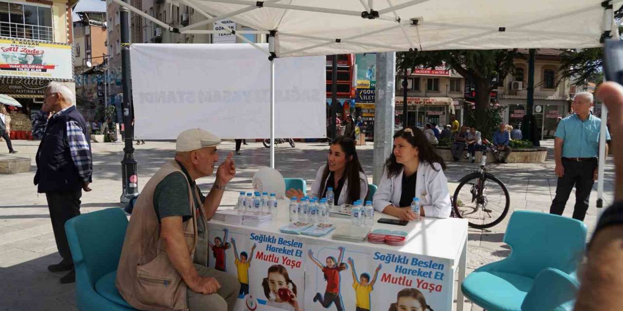 Kastamonu’da “Halk Sağlığı Sokağı” Kuruldu, Vatandaşlara Ücretsiz Sağlık Testleri Yapıldı