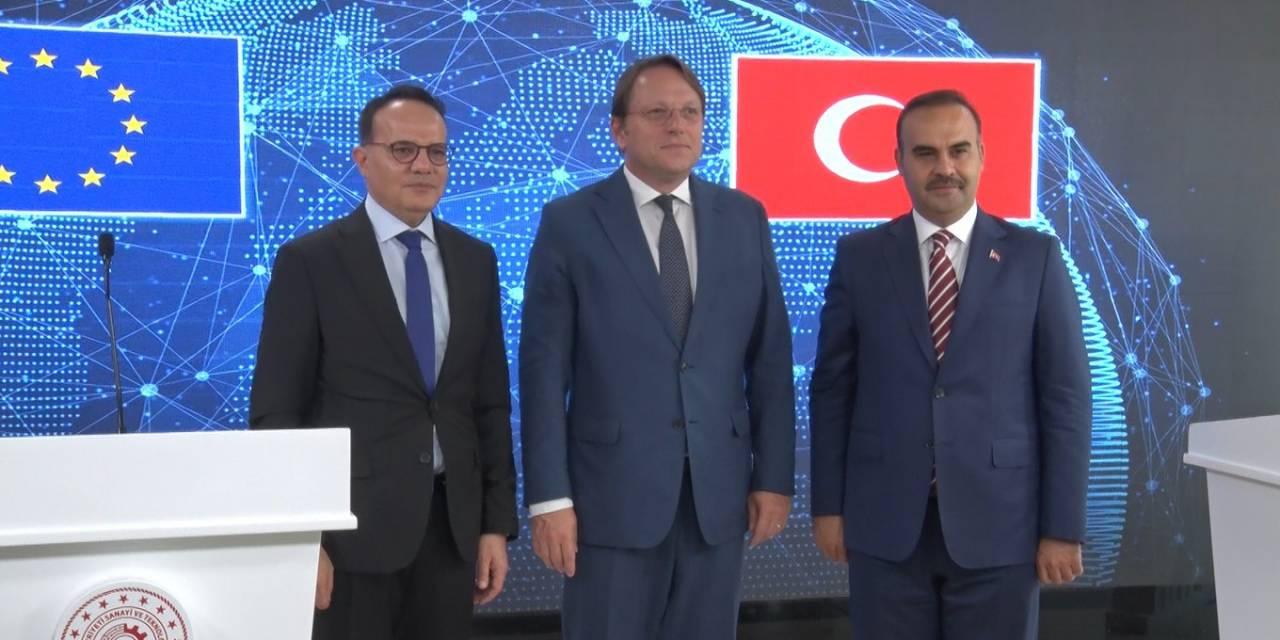 Bakan Kacır: “Arzumuz Bir An Önce Vize Serbestisi İçin Avrupa Birliği’nin Somut İlerleme Kaydetmesi”