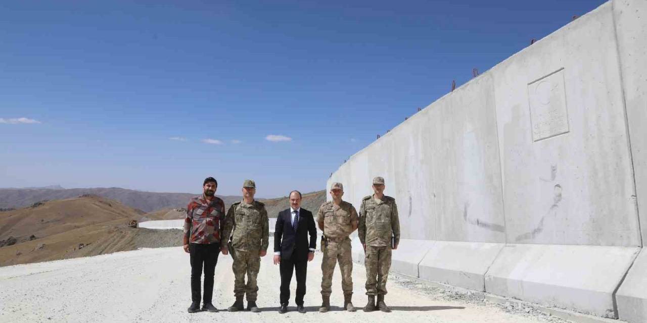 Van-iran Sınırında Güvenlik Duvarı Çalışmaları Devam Ediyor