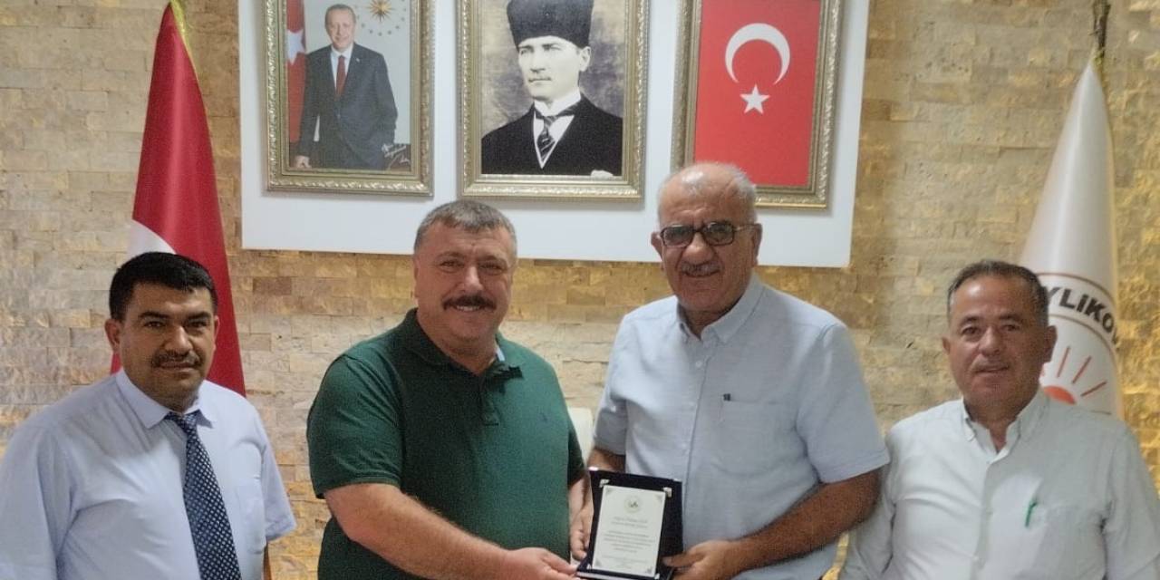 Yalımkaya Çevre Köyleri Kültür Ve Dayanışma Derneği’nden Başkan Alp’e Plaket