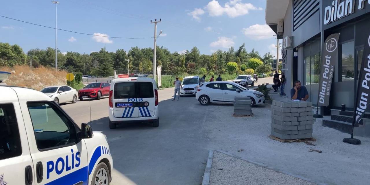 Karısına Kızıp Cadde Ortasında Tüfekle Havaya Ateş Açtı