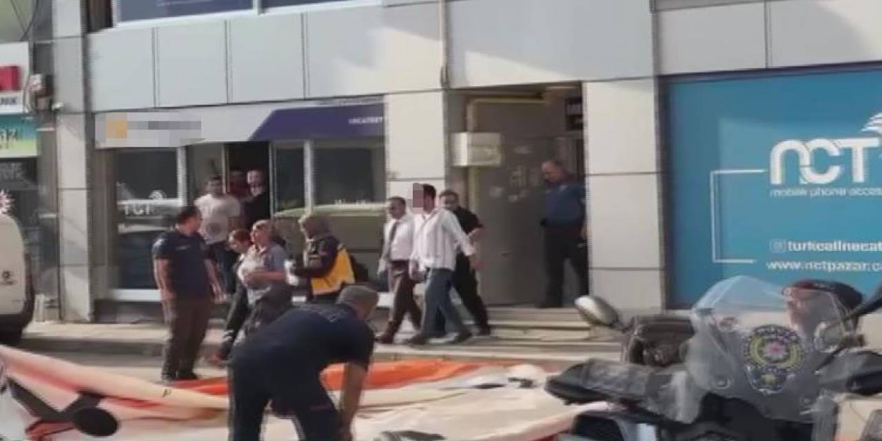 Annesini Balkondan Atmaya Çalışan Şahıs Gözaltına Alındı, O Anlar Kamerada