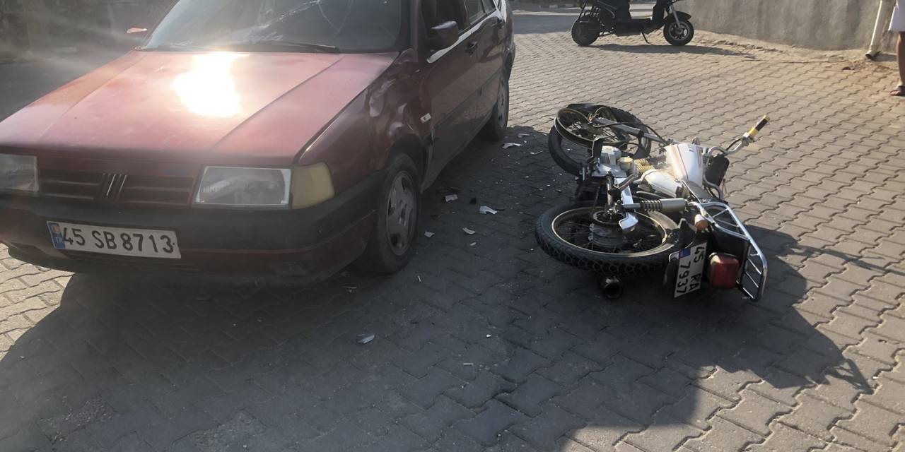 Motosiklet İle Otomobil Çarpıştı: 2 Yaralı