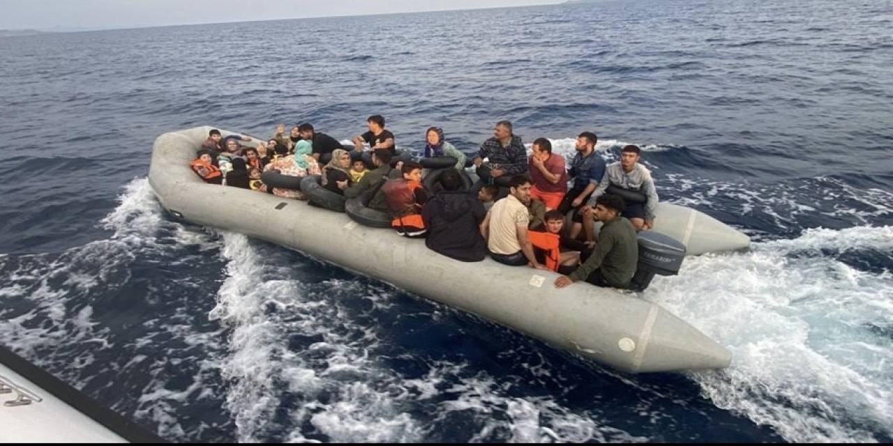 Ayvacık Açıklarında 41 Kaçak Göçmen Yakalandı