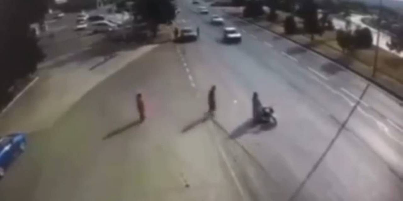 Motosiklet Sürücüsünün Hayatını Kaybettiği Kaza Kamerada