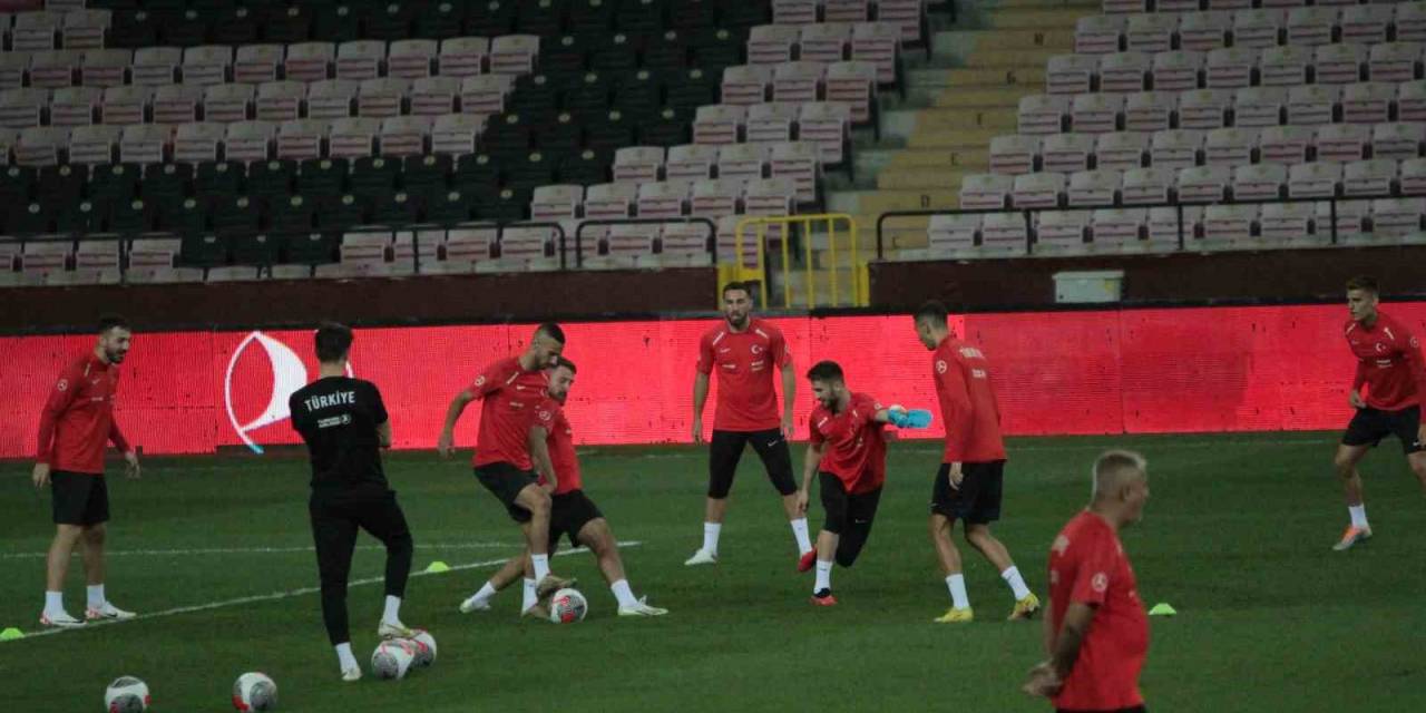 A Milli Takım, Ermenistan Maçı Hazırlıklarını Tamamladı