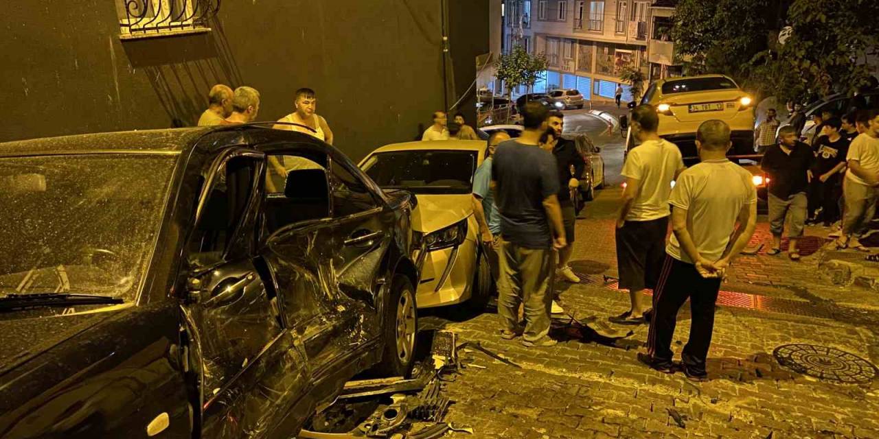 Kağıthane’de Freni Patlayan Taksi Yokuş Aşağı Kayarak 3 Araca Çarptı: 1 Yaralı