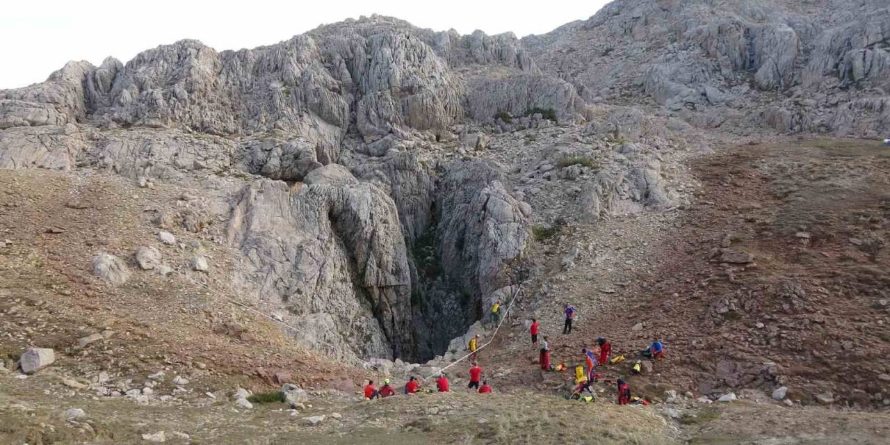 Bin Kırk Metre Derinlikte Mahsur Kalan Amerikalı Bilim Adamı İçin Tüm Avrupa Seferber Oldu