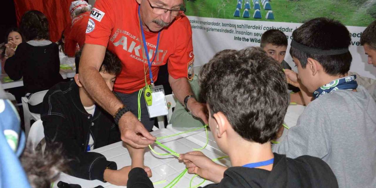 Gençler “Doğa Kampı”nda Eğlenirken Öğreniyor