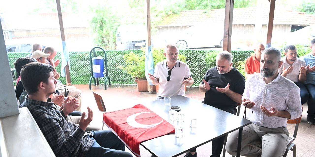 Şehitlere Kur’an-ı Kerim Okuyup Dua Ettiler