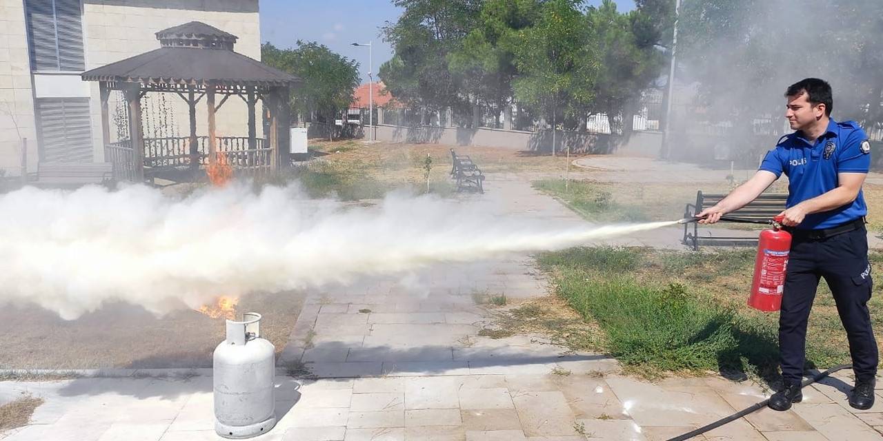 Baklan’da Emniyet Personeline Yangın Söndürme Eğitimi Verildi