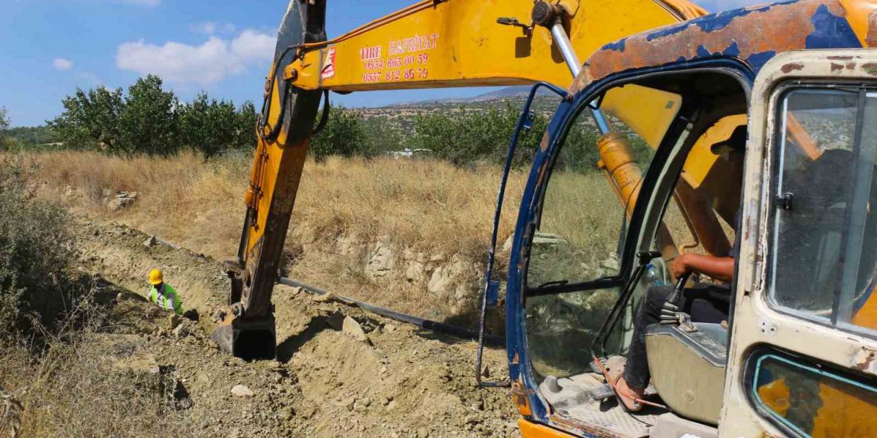 Asat, Yelten Mahallesinde Eskiyen İçme Suyu Boruları Yeniliyor