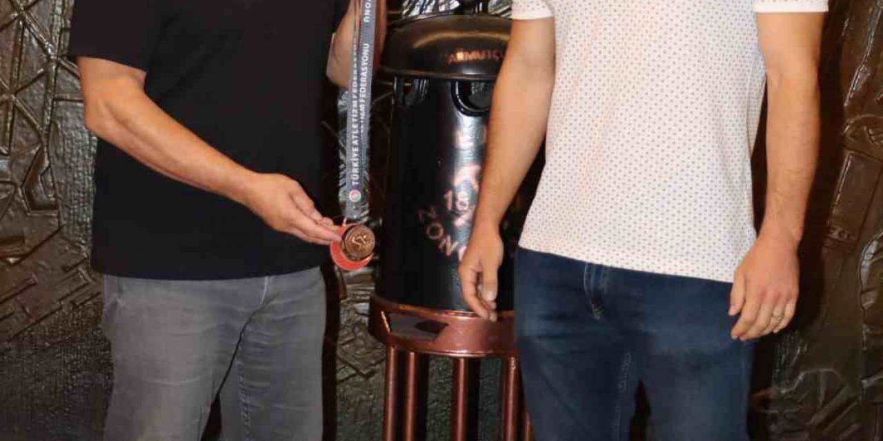 Kazandığı Madalyayı Gmis’e Götürdü