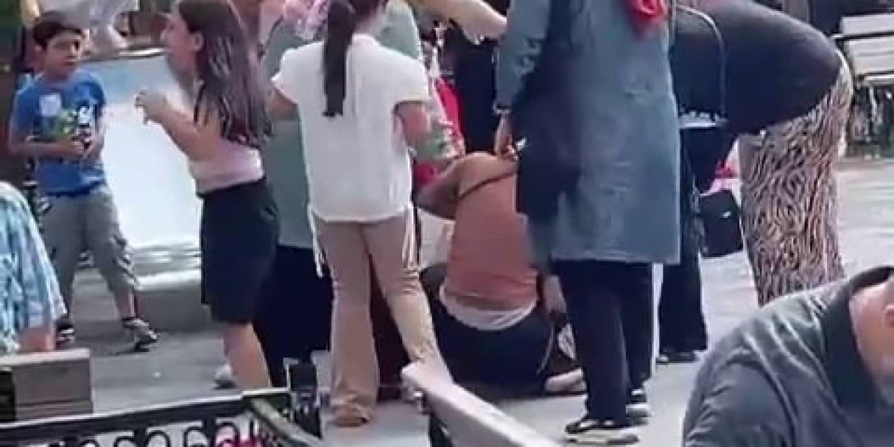 Çocukların Kavgasına Ailelerde Dahil Olunca Ortaya Bu Görüntüler Çıktı