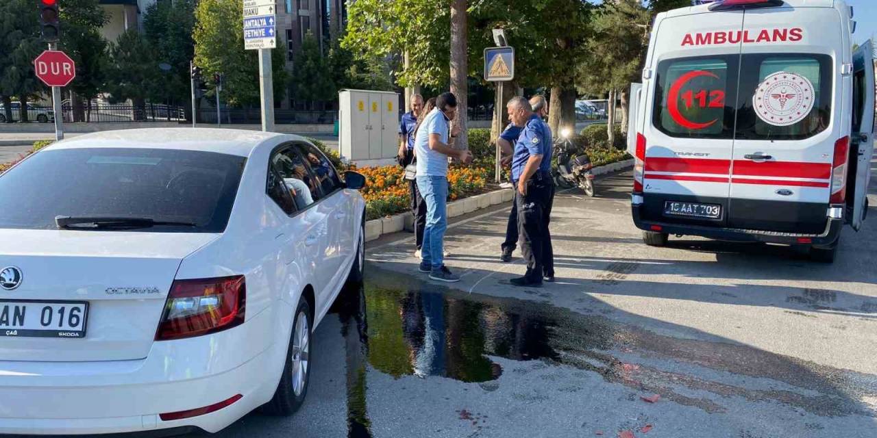Burdur’da Elektrikli Bisiklet İle Otomobil Çarpıştı: 4 Yaralı