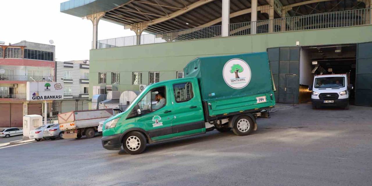 Şehitkamil’den Dar Gelirli Ailelere Gıda Yardımı Desteği