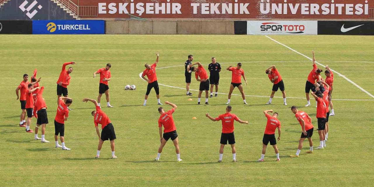 Milliler, Ermenistan Maçının Son Çalışmasını Estü Stadyumu’nda Yaptı