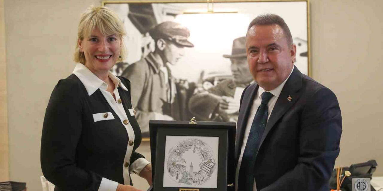 İngiltere Büyükelçisi Morris: "İngiliz Vatandaşlar Antalya’da Mutlu"