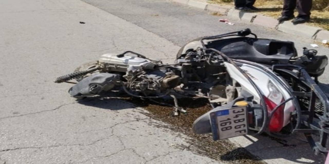 Ticari Taksinin Çarptığı Motosiklet Sürücüsü Ağır Yaralandı