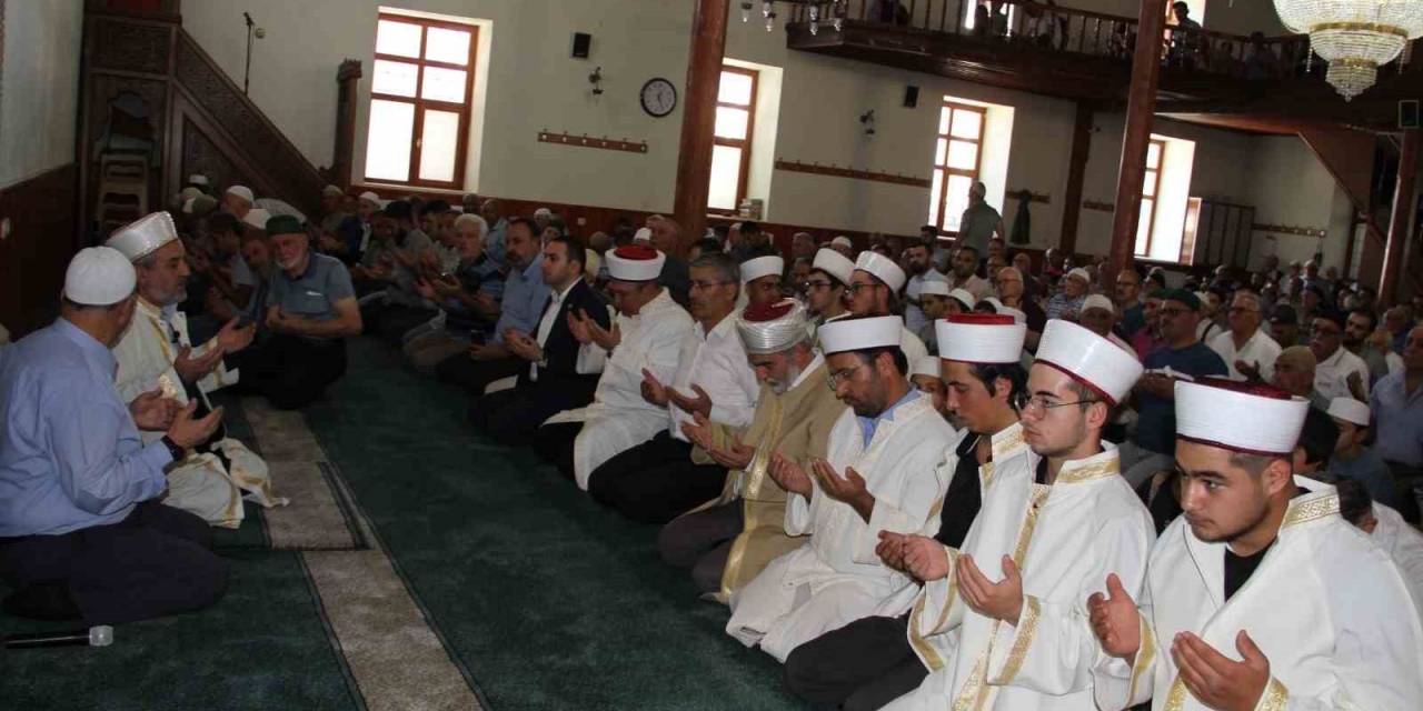 Suşehri’nde 10 Hafız İçin İcazet Töreni Düzenlendi