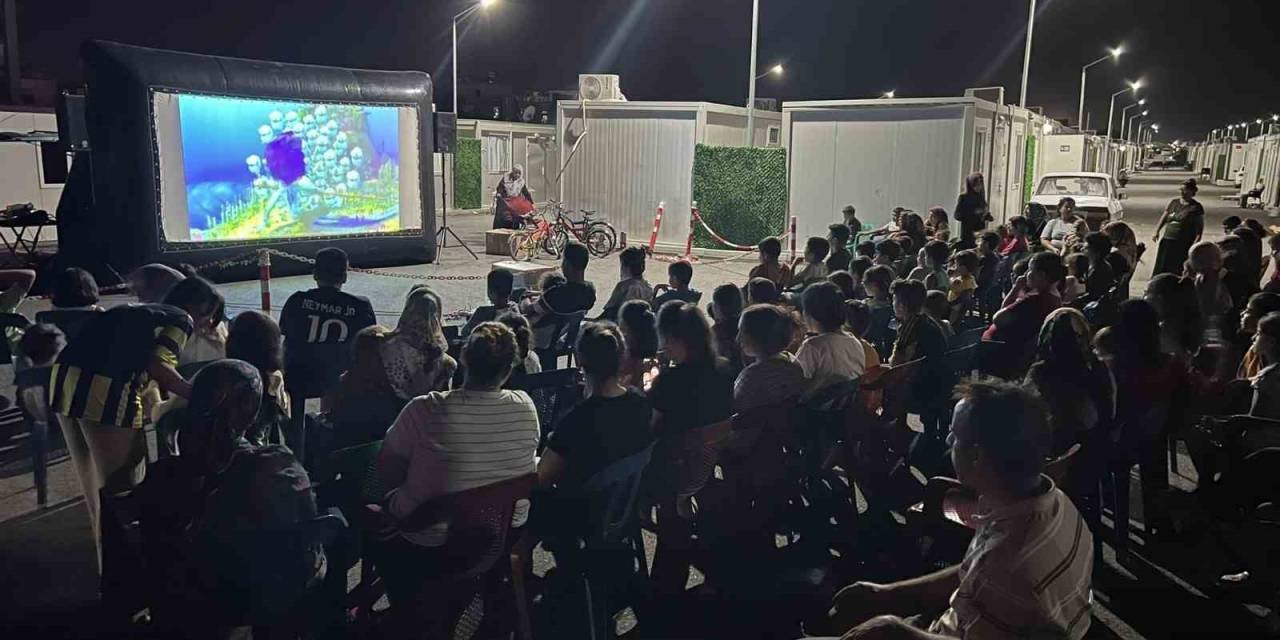 Depremzede Çocuklar Sinema Etkinliğinde Buluştu