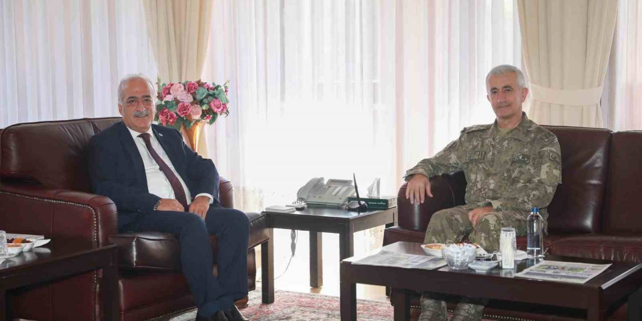 Tümgeneral Algan’dan Rektör Çomaklı’ya İade-i Ziyaret