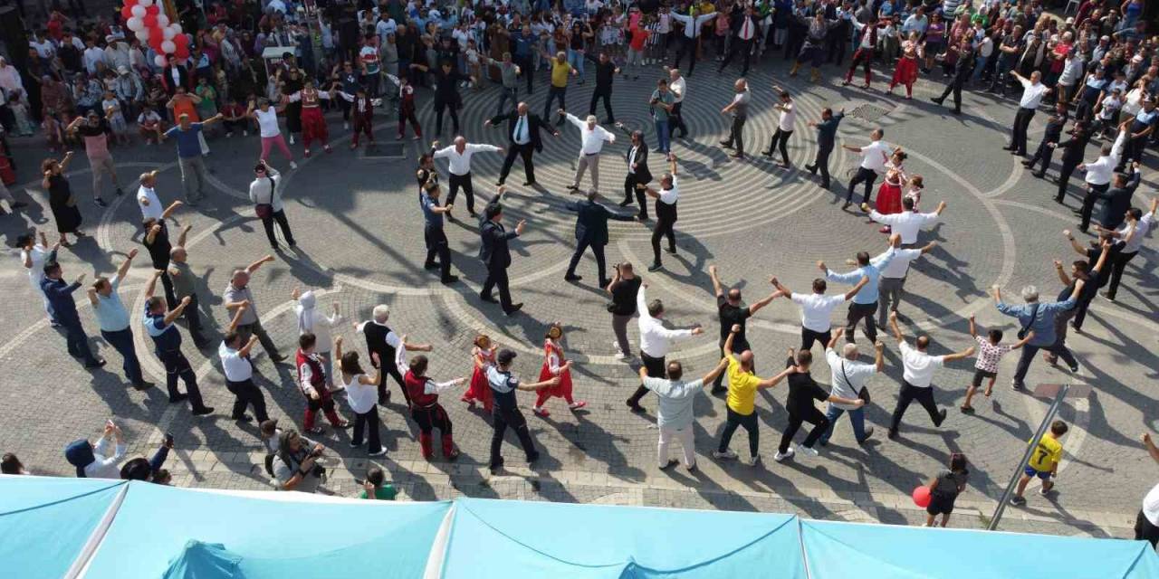 Havran’da 100 Kişi Meydanda Harmandalı Oynadı