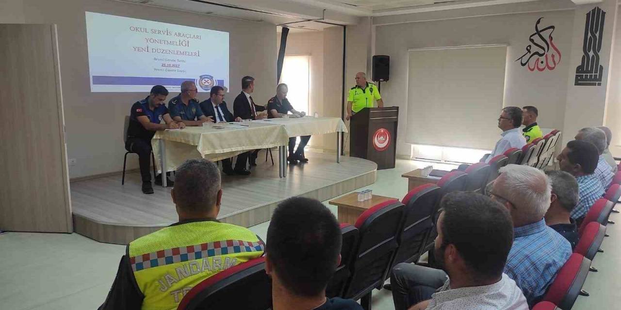 Edirne Jandarması Okul Öncesi Servis Sürücülerini Bilgilendirdi